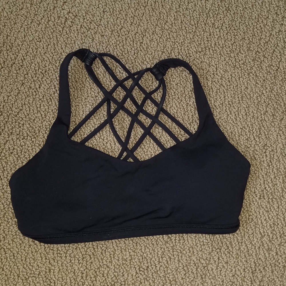 black lululemon sports bra